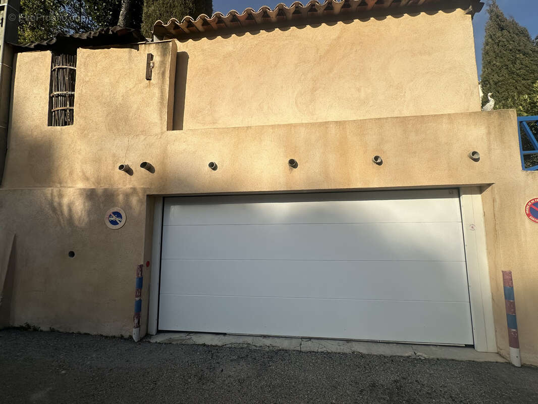 Autre à AIX-EN-PROVENCE