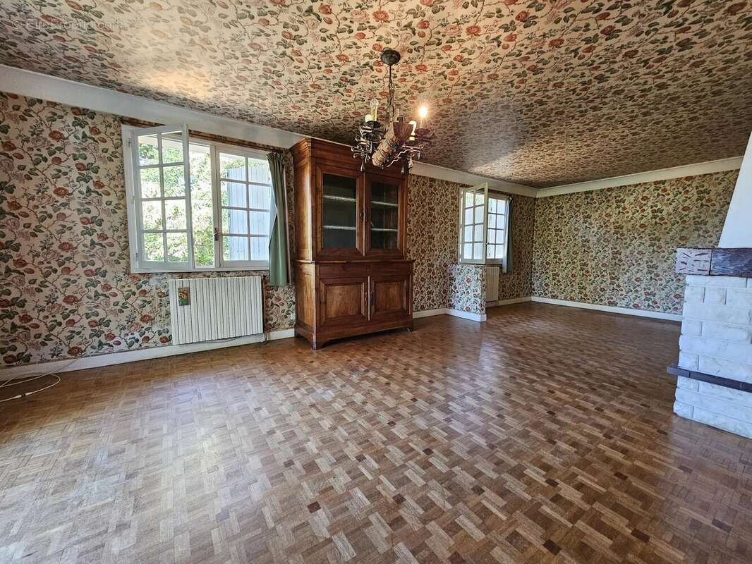 Maison de campagne individuelle avec ancien potentiel de chambres d'hôtes – Une opportunité de rénovation riche en possibilités - photo 11