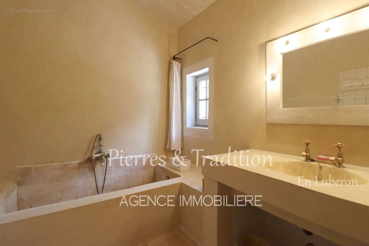 Maison à ROUSSILLON