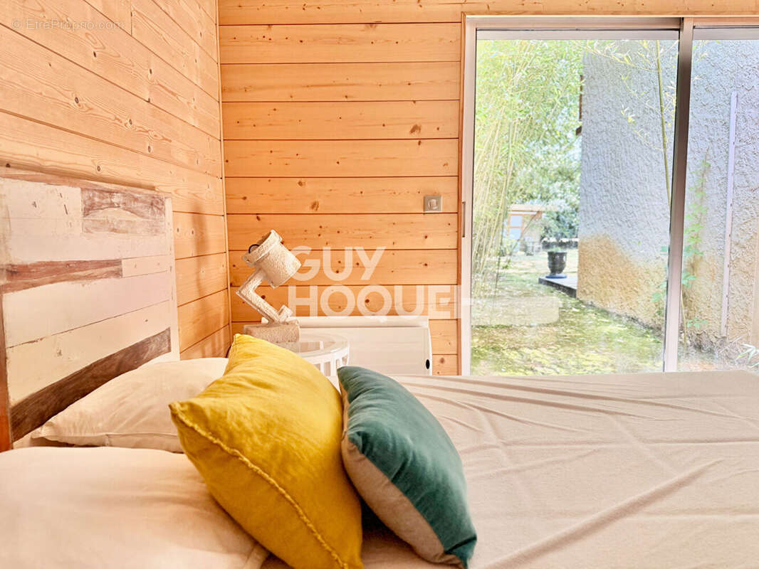 À la Hume, 4 chambres, bureau, piscine et superbe jardin paysagé à deux pas des commerces - photo 8