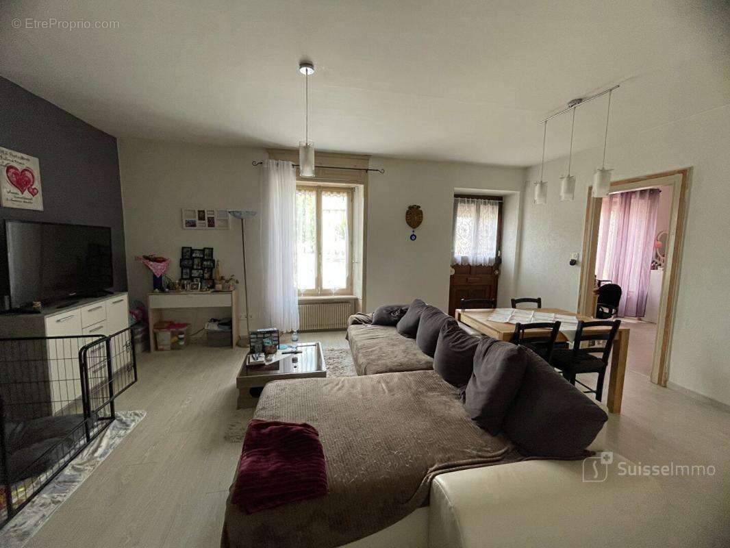 Grandvillars, Immeuble avec dépendances sur 1160M2 de terrain - photo 3