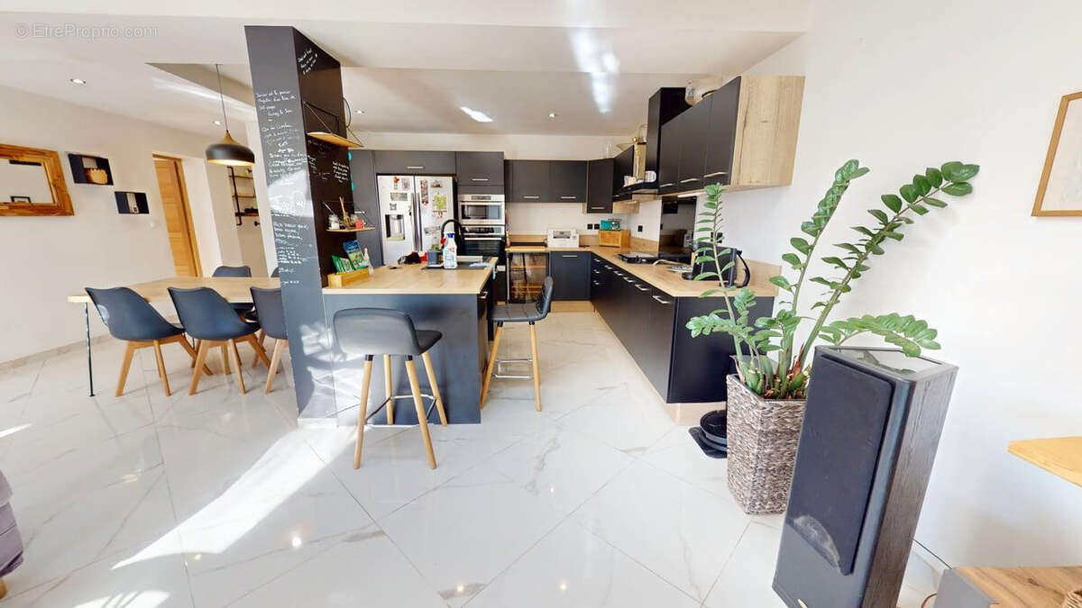 Maison Sigean 8 pièce(s) 214 m2 - photo 6
