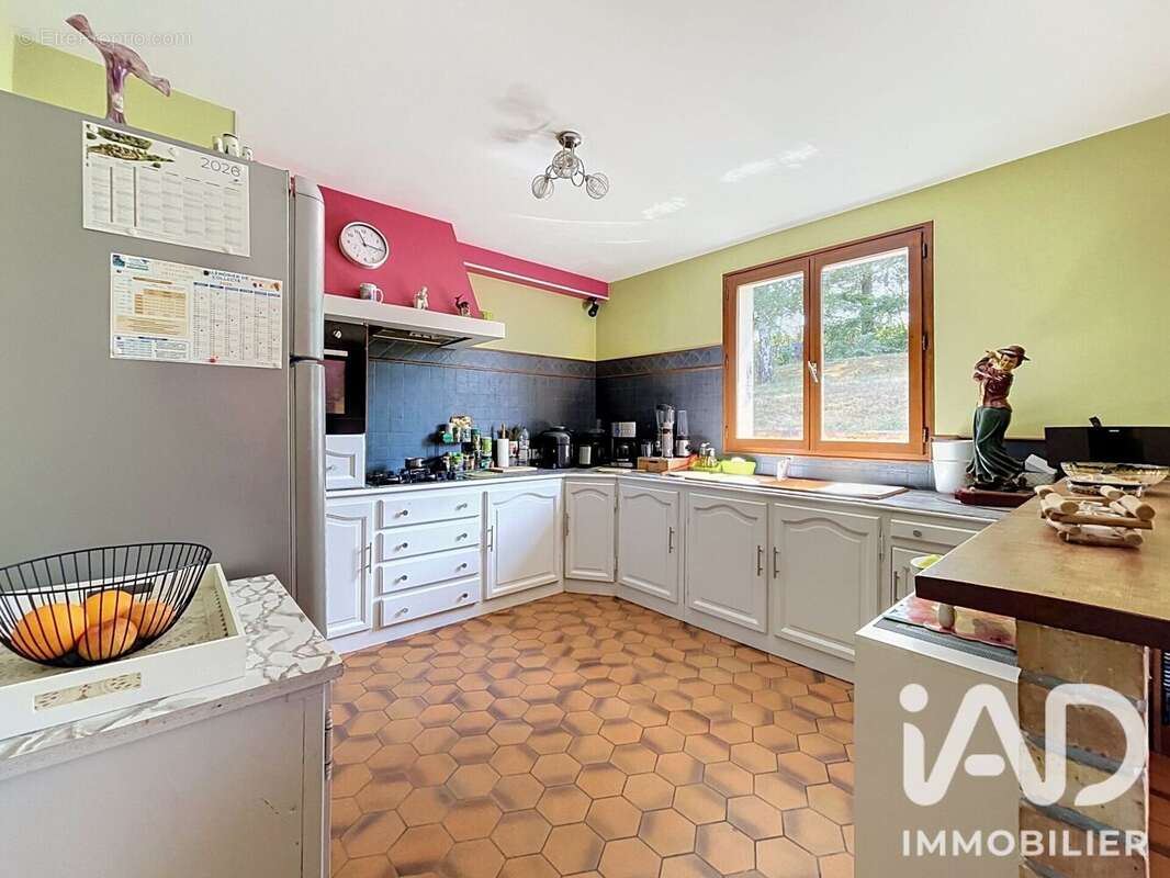 Maison 96 m² à Villevallier  - photo 4