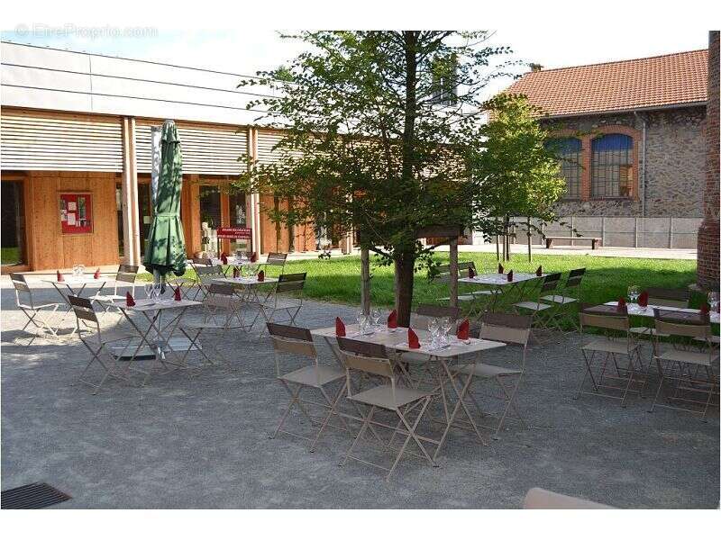 Commerce à CHAZELLES-SUR-LYON