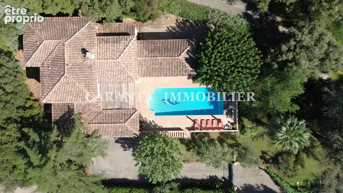 vente propriété 8 pièces Sainte Maxime avec piscine, garage et aperçu Mer à 400m du port. - photo 18