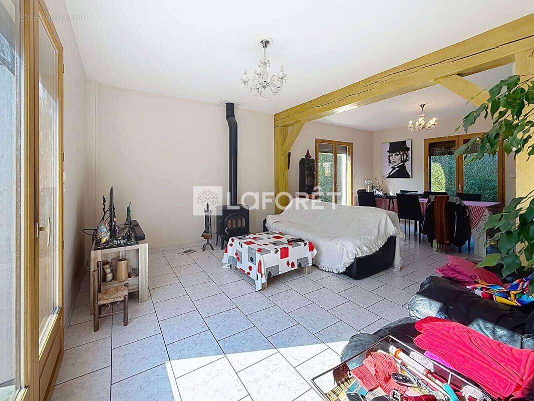 Maison à SAINT-ETIENNE-DU-ROUVRAY