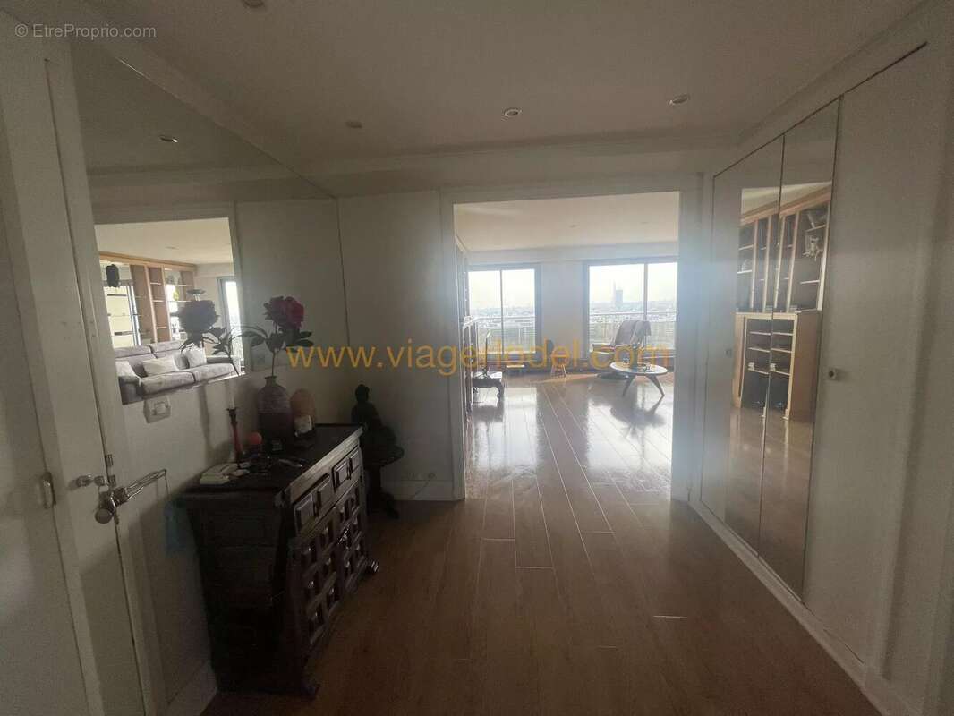 Appartement à COURBEVOIE