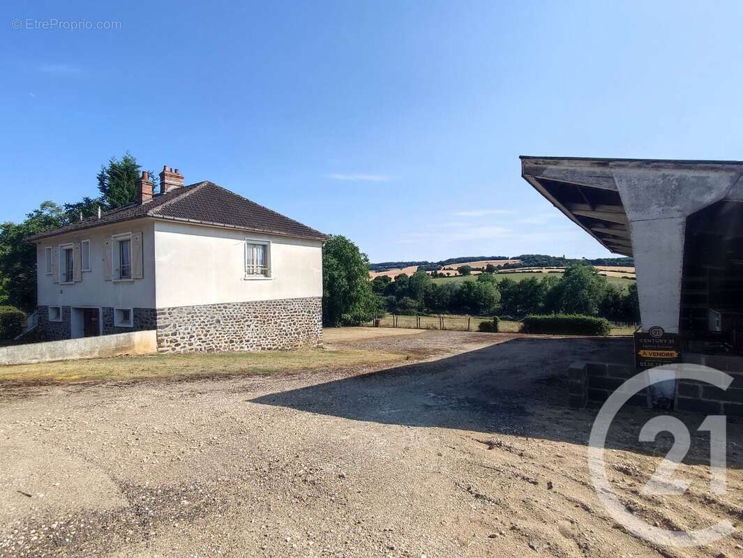 Maison à DAMPIERRE-SOUS-BOUHY