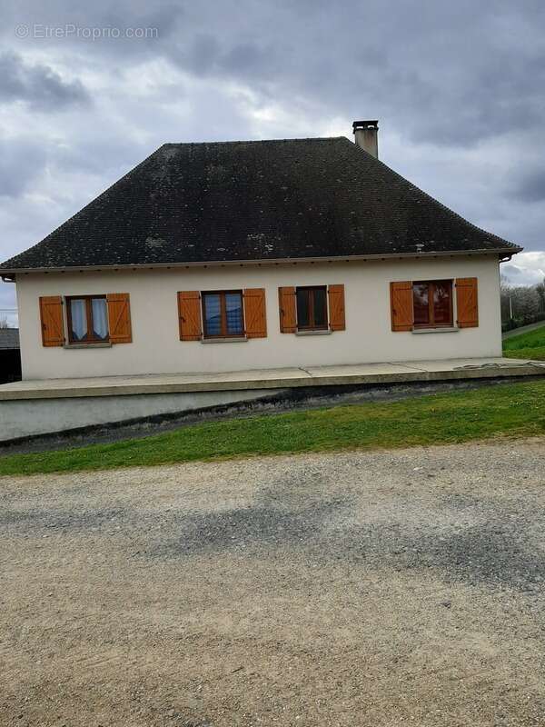 Maison à COUSSAC-BONNEVAL