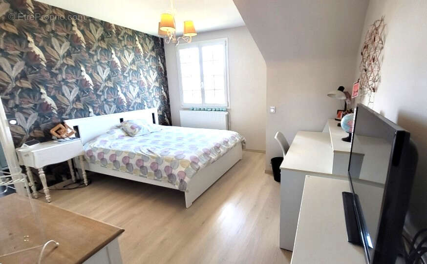 EXCLUSIVITE à CORMELLES LE ROYAL, maison de 7 pièces  165m² sur sous-sol terrain 1000m² - photo 13