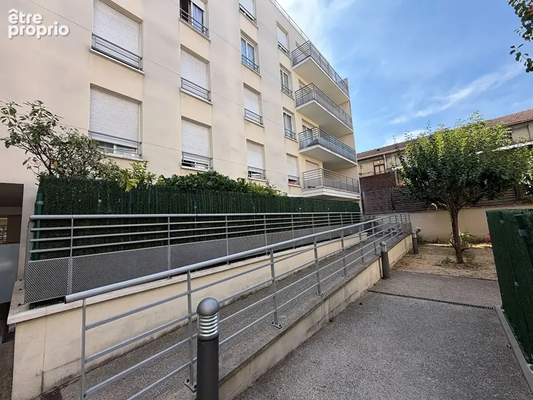 Appartement à LA COURNEUVE