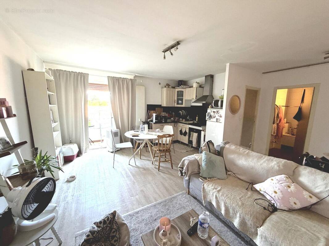 PIECE DE VIE - Appartement à BOURG-DE-PEAGE