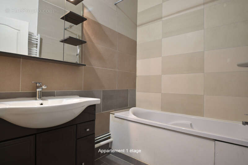 Maison à SAINT-DENIS-LES-BOURG