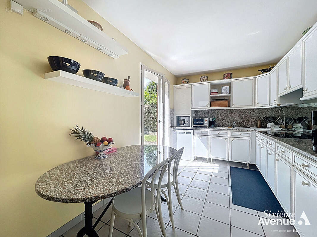 Maison à SEREZIN-DU-RHONE