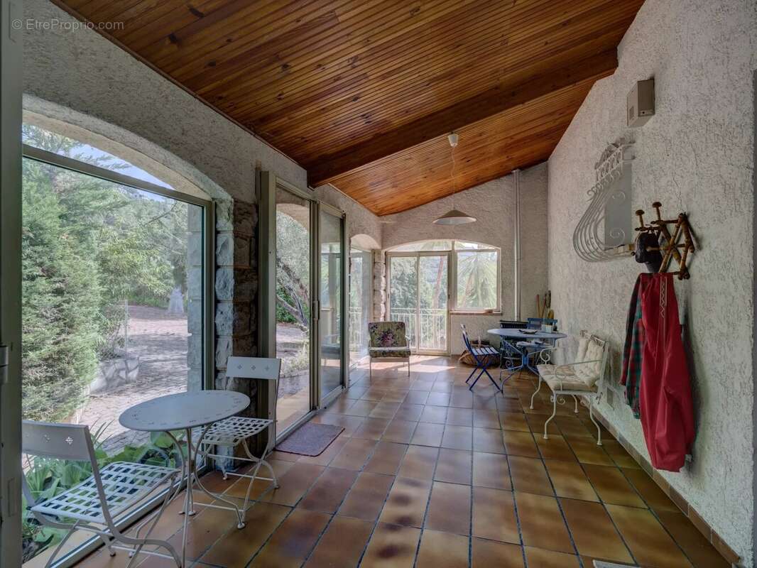 CONTES Maison avec piscine, garage et fort potentiel locatif – calme absolu proche Castellar - photo 21