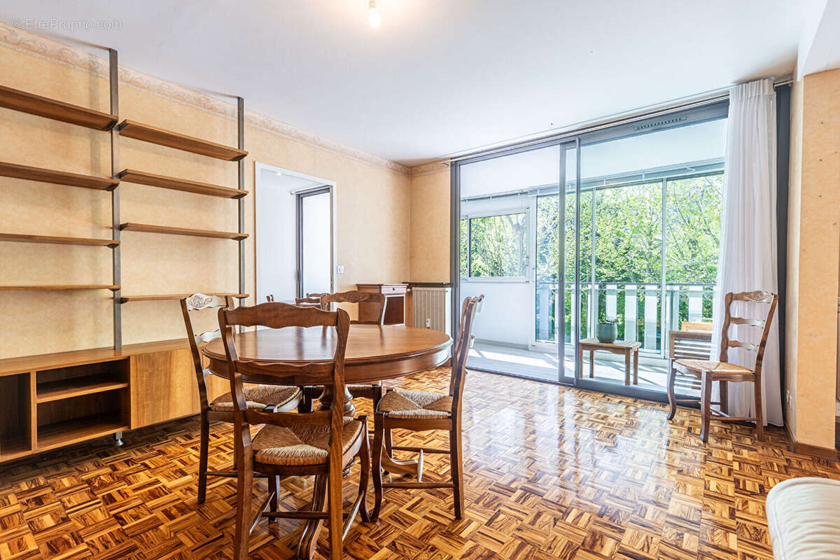 Agence immobiliere laforet - "chêne" - annecy - appartement traversant t5 - veranda - cave - garage double en sus (hsp : 3m10) - - photo 6