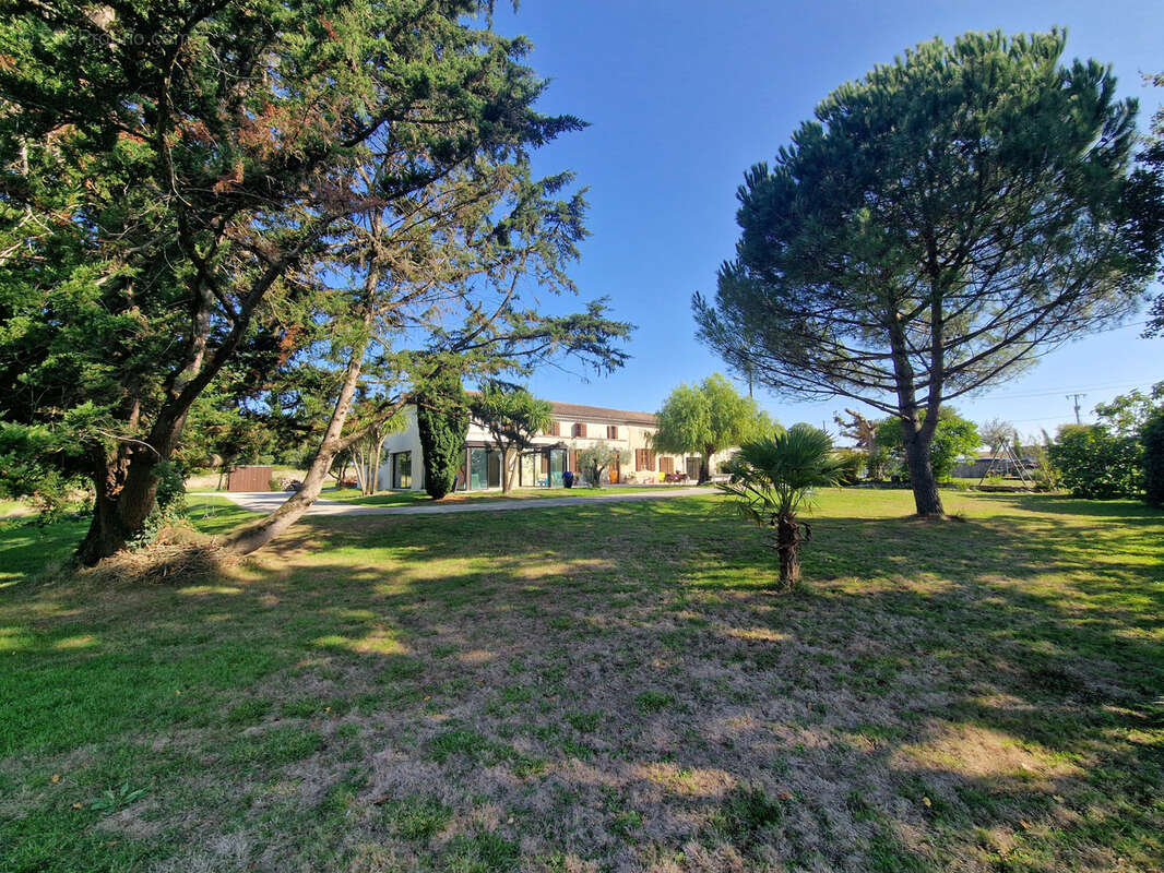 Maison à TUGERAS-SAINT-MAURICE