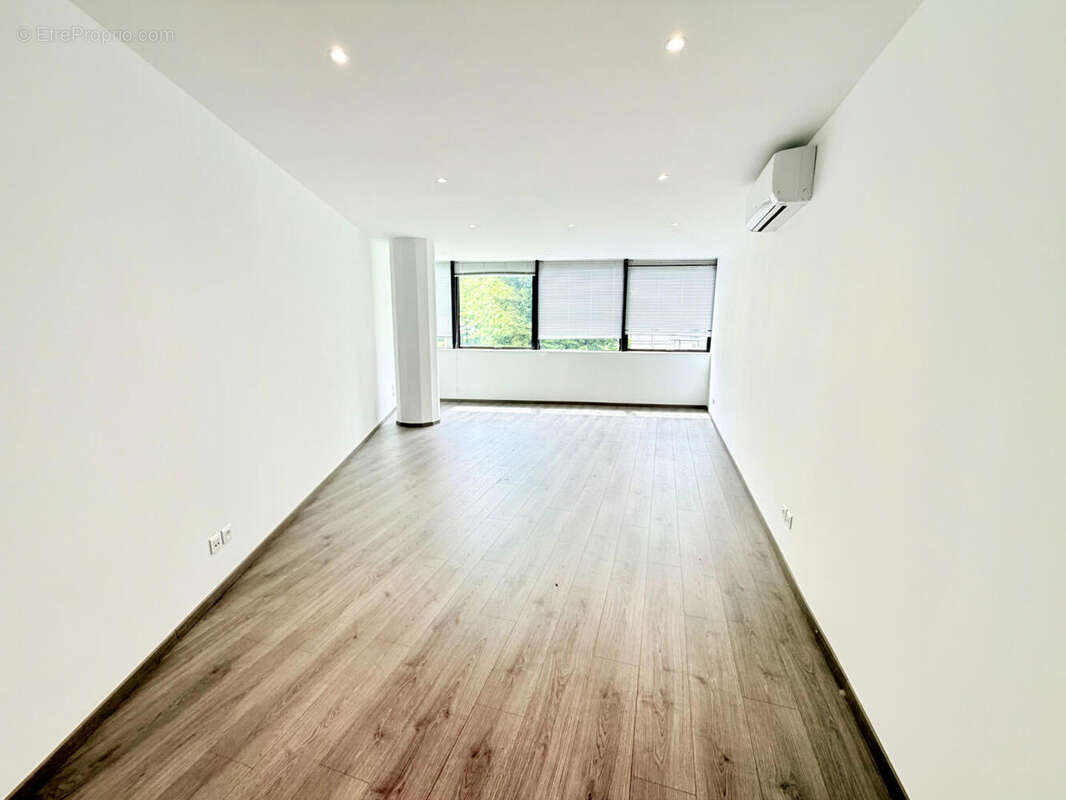 EXCLUSIVITE Archamps Ensemble de 4 bureaux (2 loués et 2 libres) avec rentabilité d'environ 12% !!! - photo 5