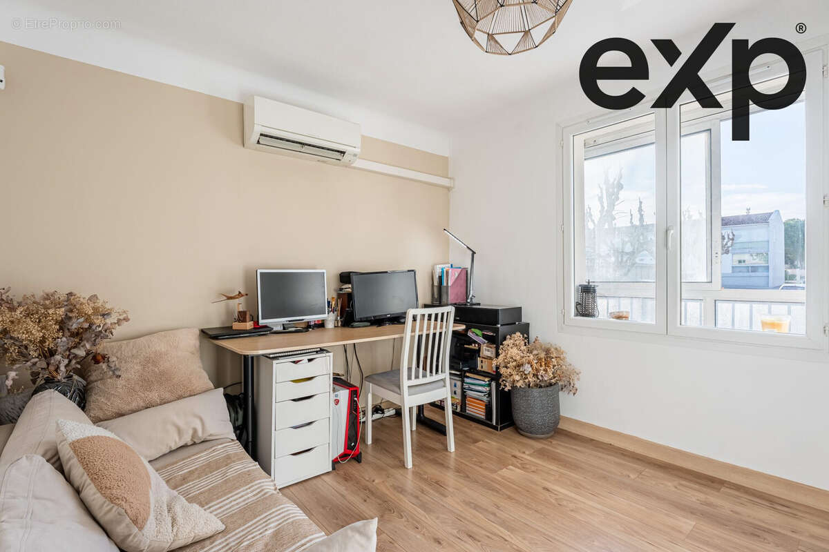 Chambre ou Bureau  - Appartement à CHATEAUNEUF-LES-MARTIGUES