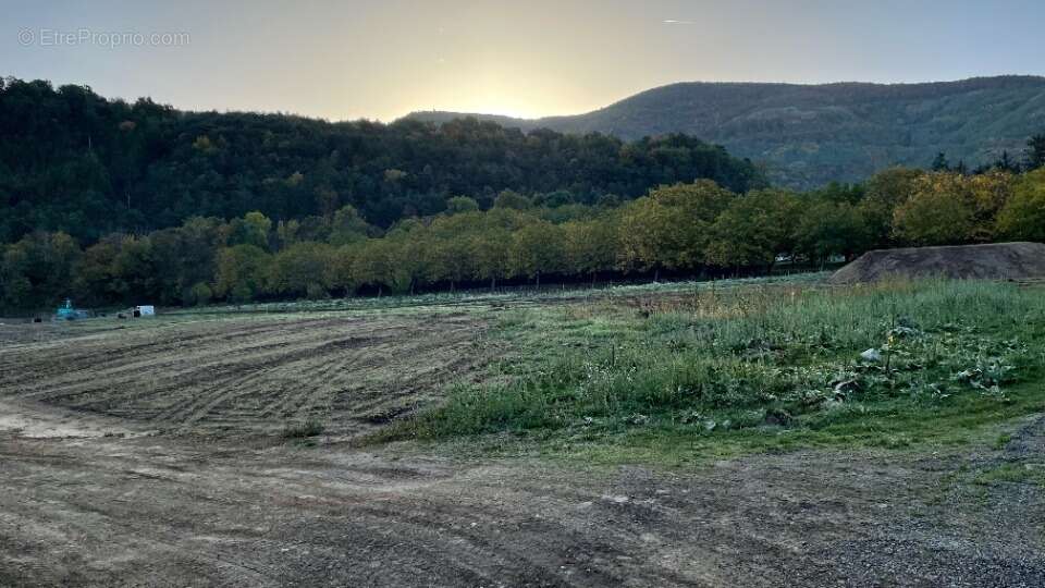 Terrain à SAINT-ETIENNE-LE-LAUS