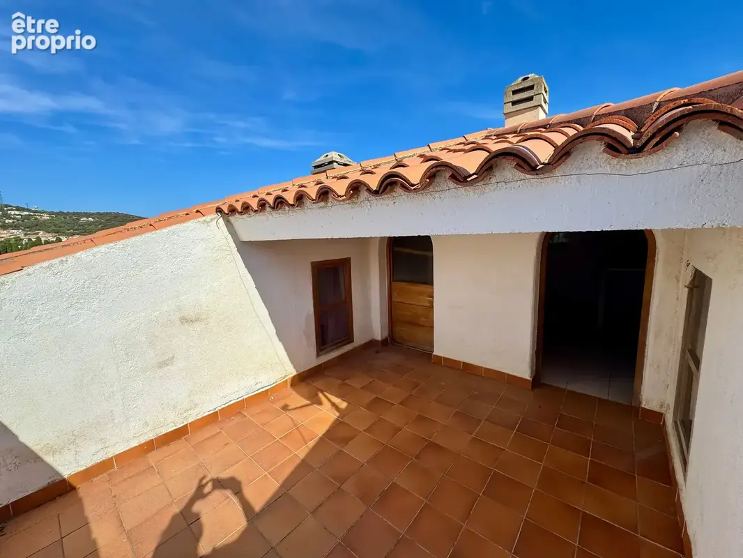 L’Île-Rousse – Maison 5 pièces, 3 niveaux avec terrasses, jardin et vastes garages – Centre ville et plage à pied - photo 11