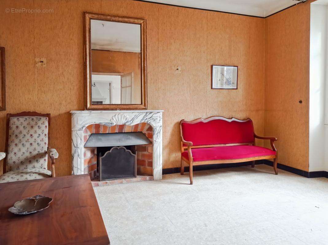 Maison à LAUDUN-L'ARDOISE