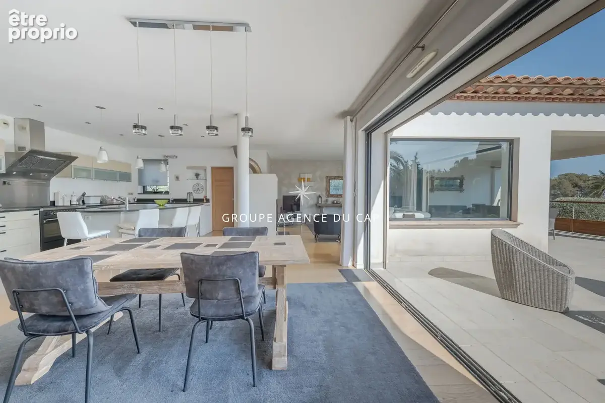 Villa de 185m2 avec vue mer à 250 mètres des plages des Issambres - photo 10