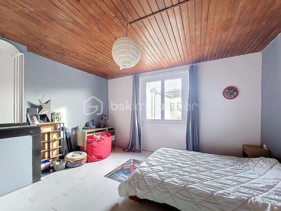 Maison à LABRUGUIERE