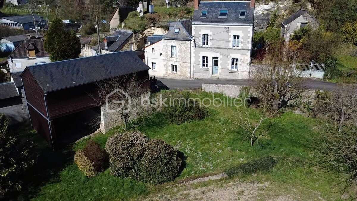 Maison à VILLAINES-LES-ROCHERS