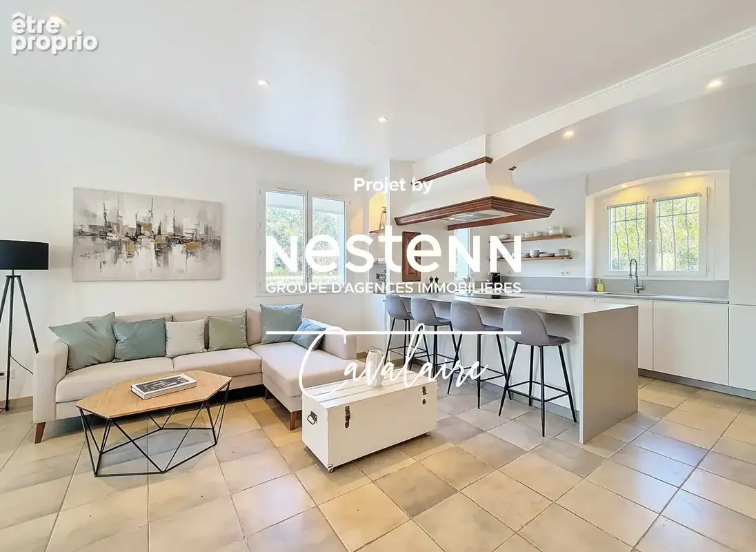 Maison d'environ 120 m² de plain-pied avec vue mer sur un terrain piscinable dans un quartier prisé de Cavalaire - photo 5