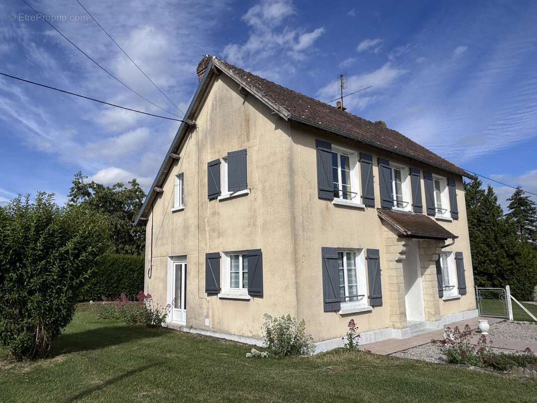Maison à MONTREUIL-LA-CAMBE