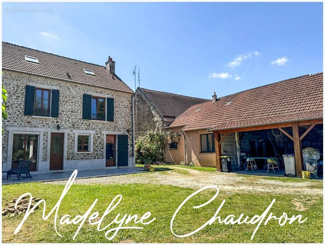 BOURAY-SUR-JUINE – Maison de caractère rénovée – DPE C – Vie de plain-pied – Jardin de plus de 1 000 m² – 4 à 6 chambres - photo 2