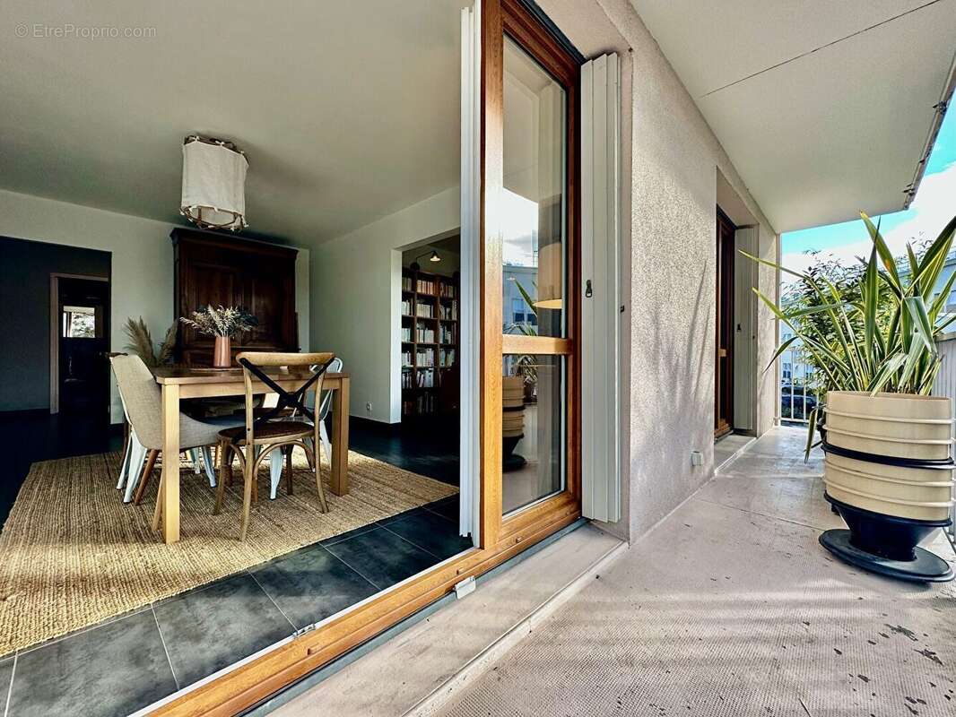 Appartement à FONTENAY-LE-FLEURY