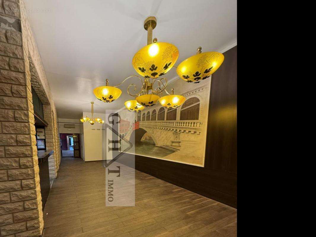 Local d'activités de 2190m2 a vendre SAINT DENIS - photo 5