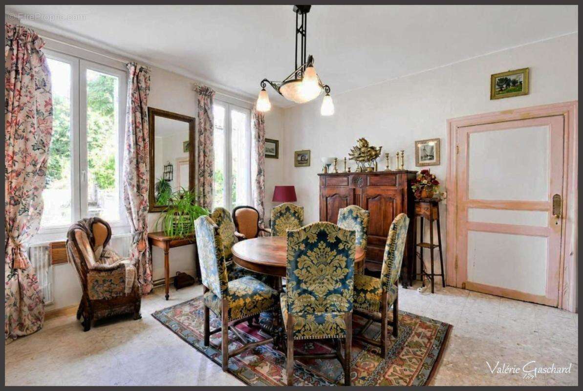 St Antoine sur l'isle  ( Gironde) - Maison en Pierre 250 m² + dépendance et piscine - photo 8