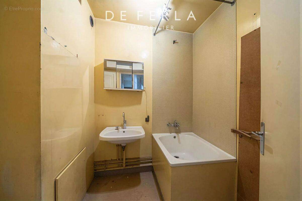 Appartement lumineux au 8è étage — 114 m² à réinventer entièrement - photo 10