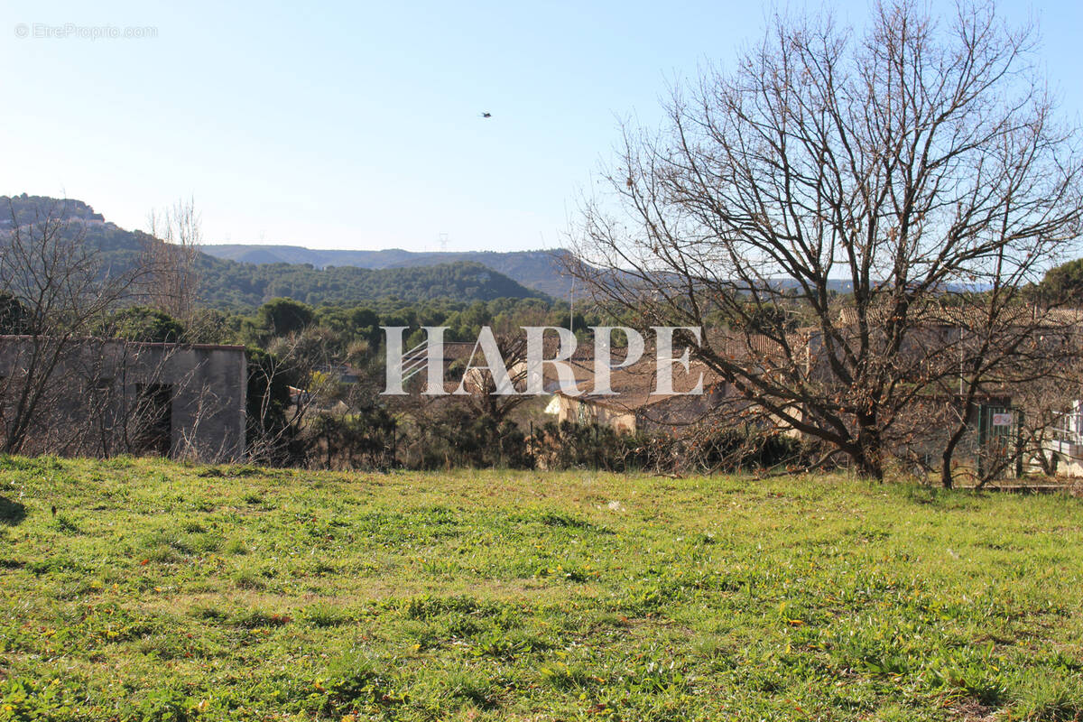 Terrain à VENTABREN