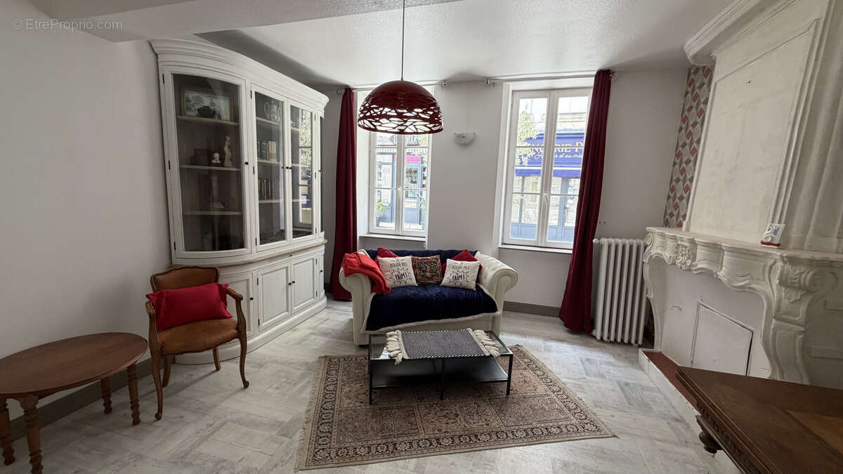 Maison à SAINT-JEAN-D'ANGELY