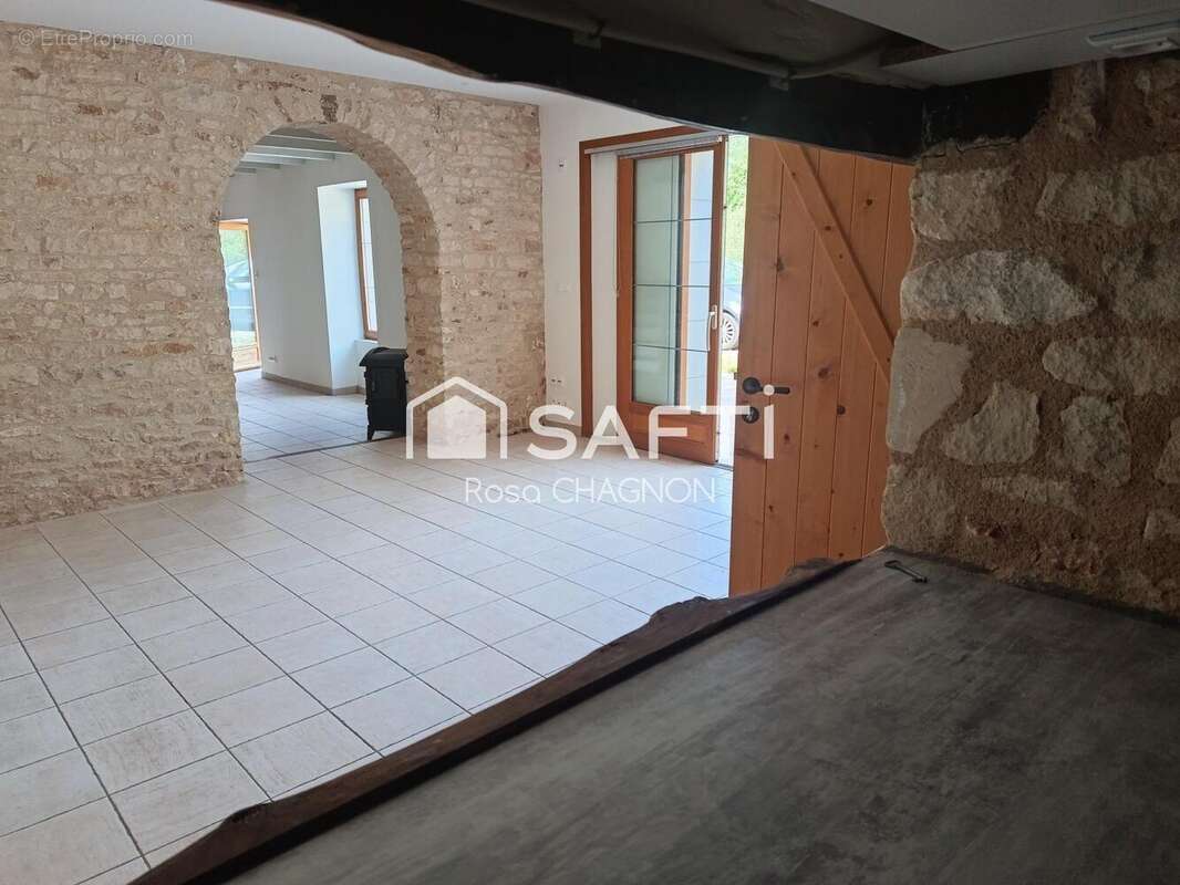 Maison 115 m² à Coulonges-Sur-L'autize  - photo 7