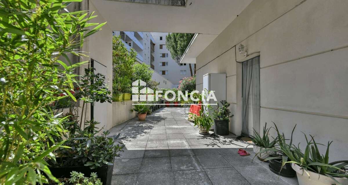 RARE : Villa de standing F5 à Port-Marianne avec jardin et 2 garages - photo 3