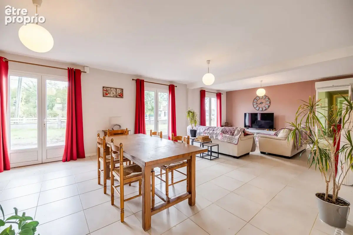 Maison de plain-pied, 5 chambres à Nercillac ( à 6mn de Cognac ), 192 m2, DPE A, terrain 2 580 m2 - photo 8