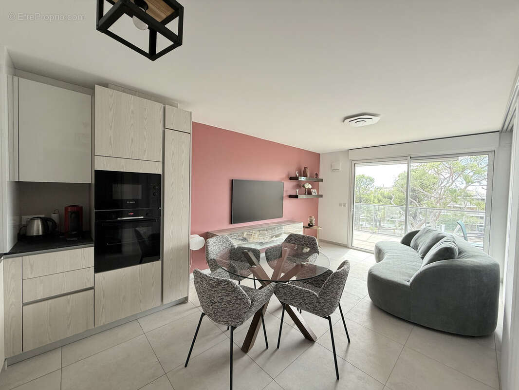 Appartement à SAINT-LAURENT-DU-VAR