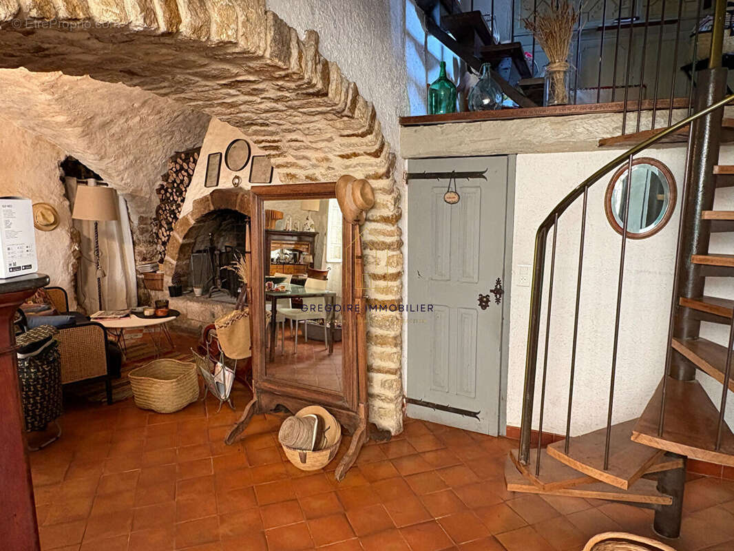 Maison à MIRABEAU