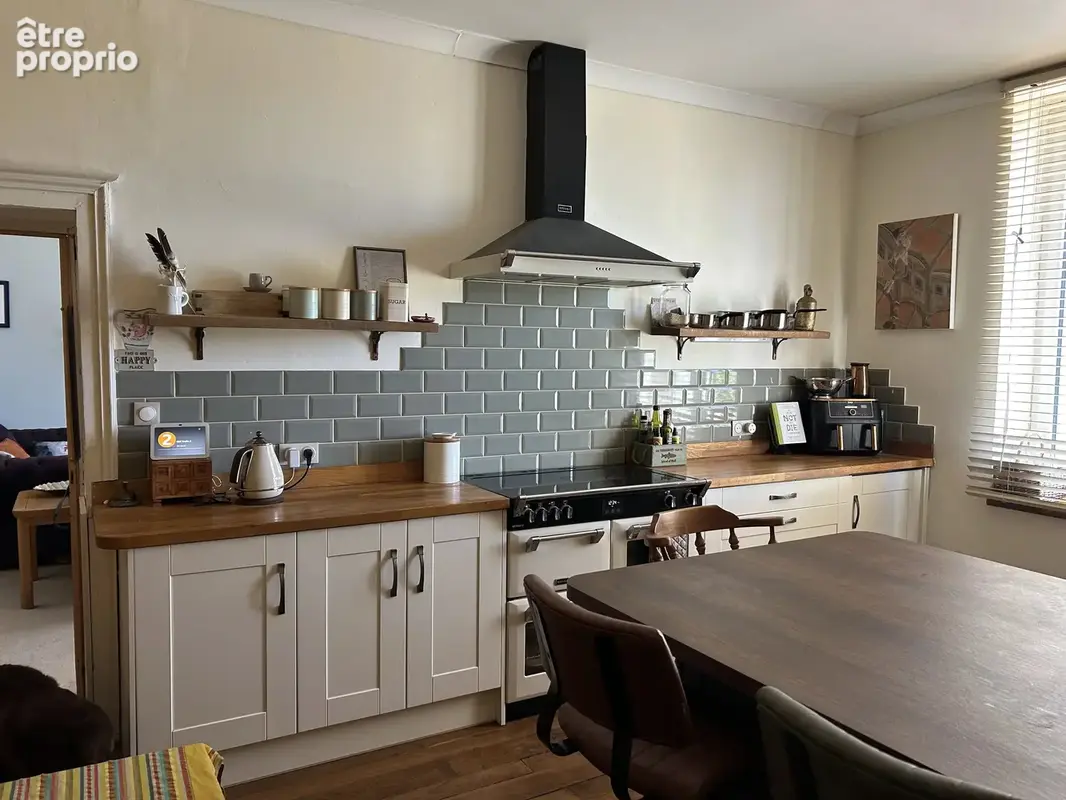 Maison individuelle avec un terrain de plus de 5 200 m² et des granges - photo 3