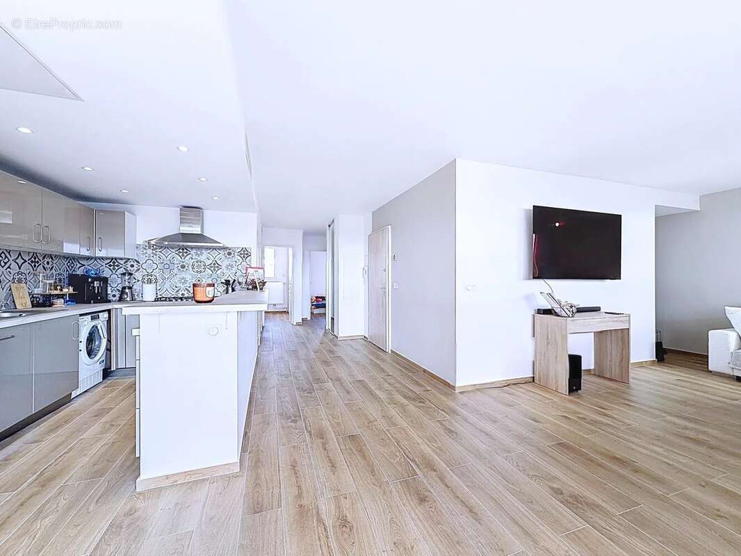 Appartement à CARROS