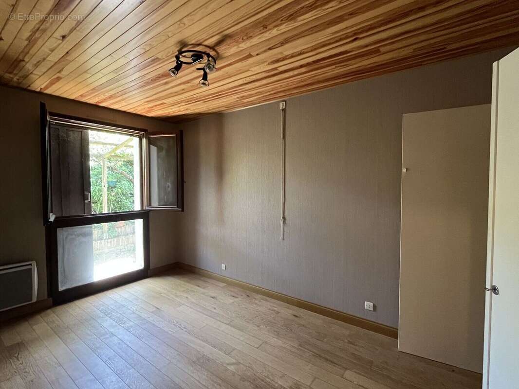 Chambre 2 - Maison à BAGNAC-SUR-CELE
