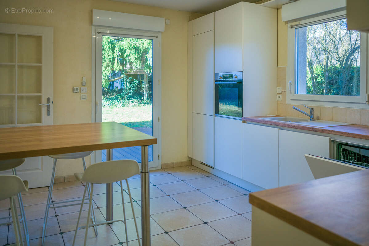 Maison à SAINT-GENIS-POUILLY