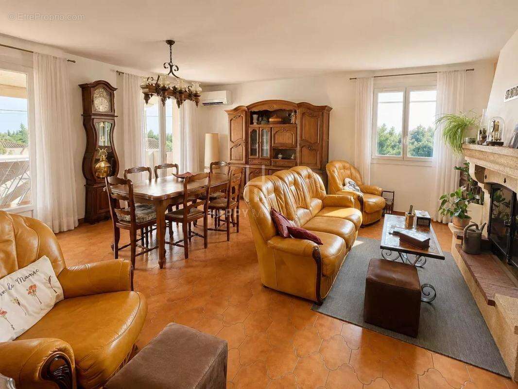 Aureille - Maison familiale avec piscine - photo 7