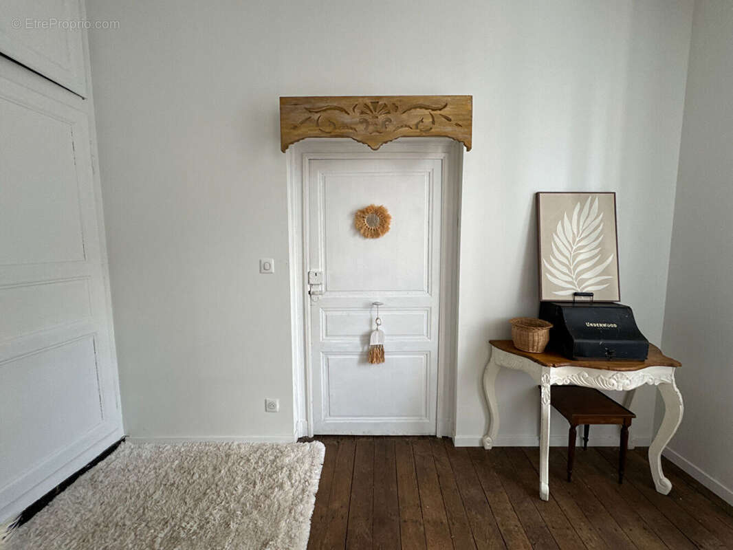 Maison à CHAMPDENIERS-SAINT-DENIS