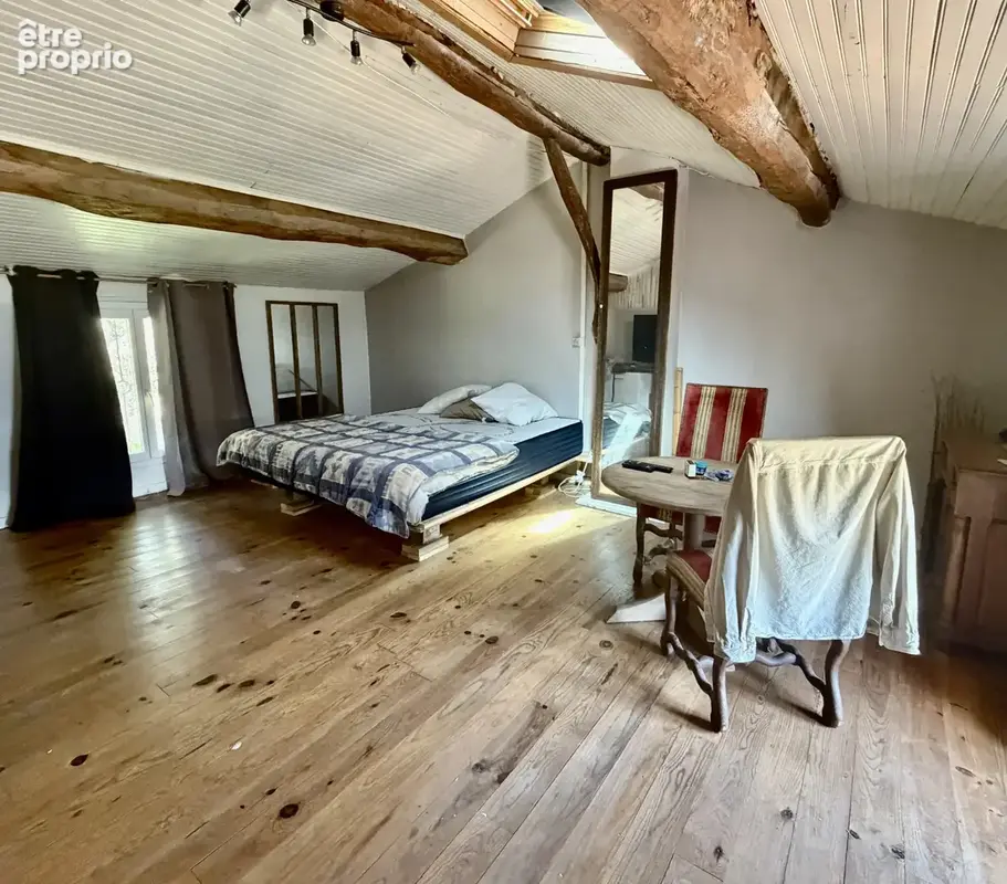 NOE - Corps de ferme 160 m2 et dépendances. - photo 7